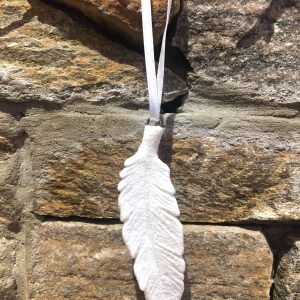 Single White Feather Hanger
