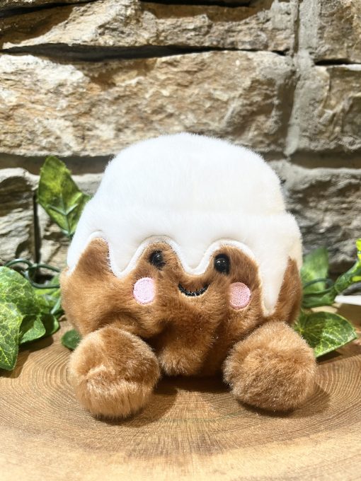 Cinnamon Bun Plushy Palm Pal